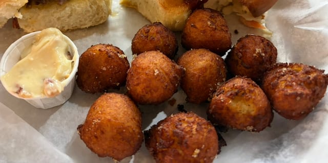 Tater Éclairs.